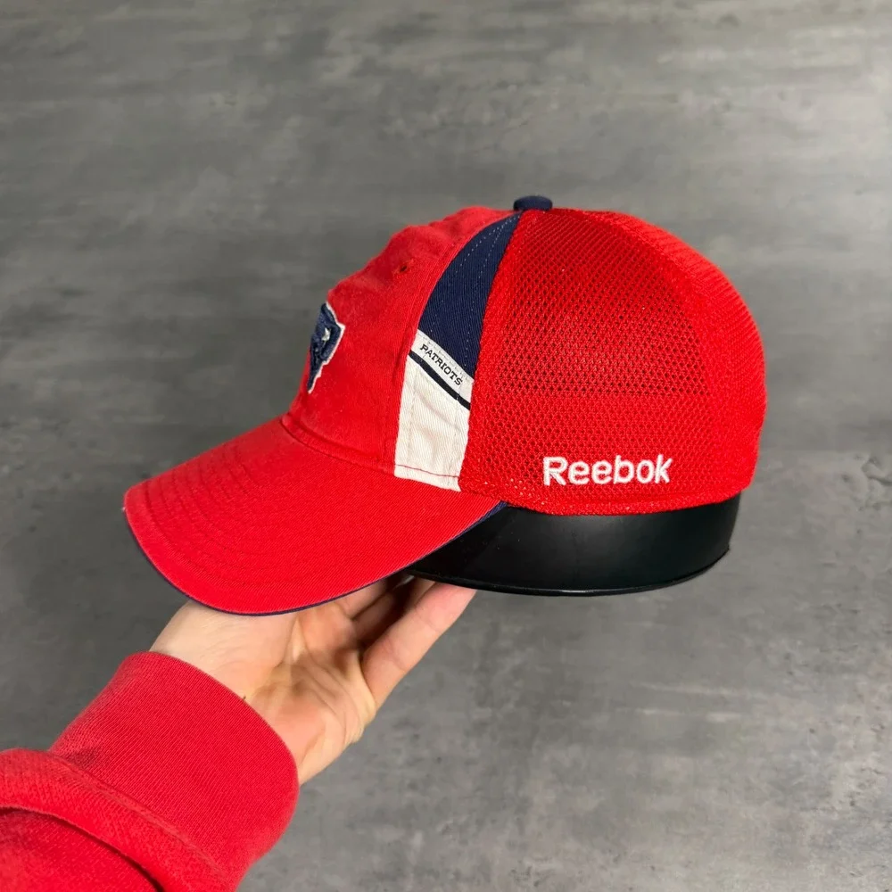 Reebok Hat Women SM Red New England Patriots‎ NFL Onfield Mesh Stretch Fit Cap